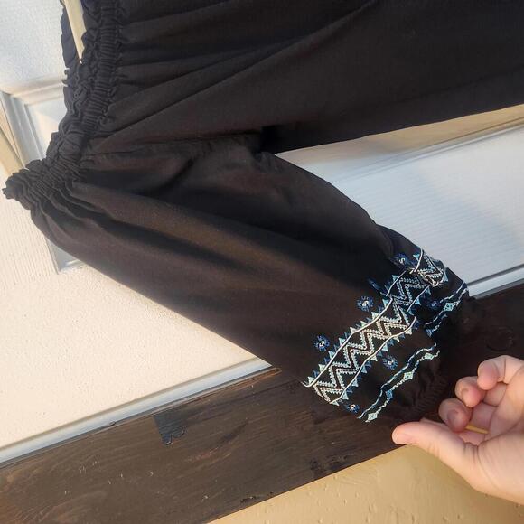 Cowgirl Hardware Women's Off-the-Shoulder Black Embroidered Blouse - Size Small - Picture 2 of 8